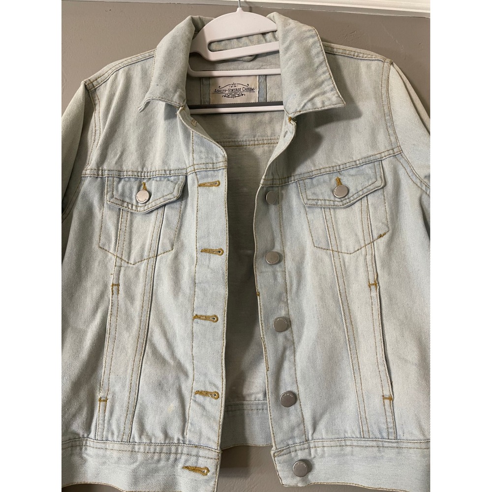 Ashley-Vintage Charm Womens Light Wash Denim Trucker Jacket Blue Size M - Picture 2 of 10